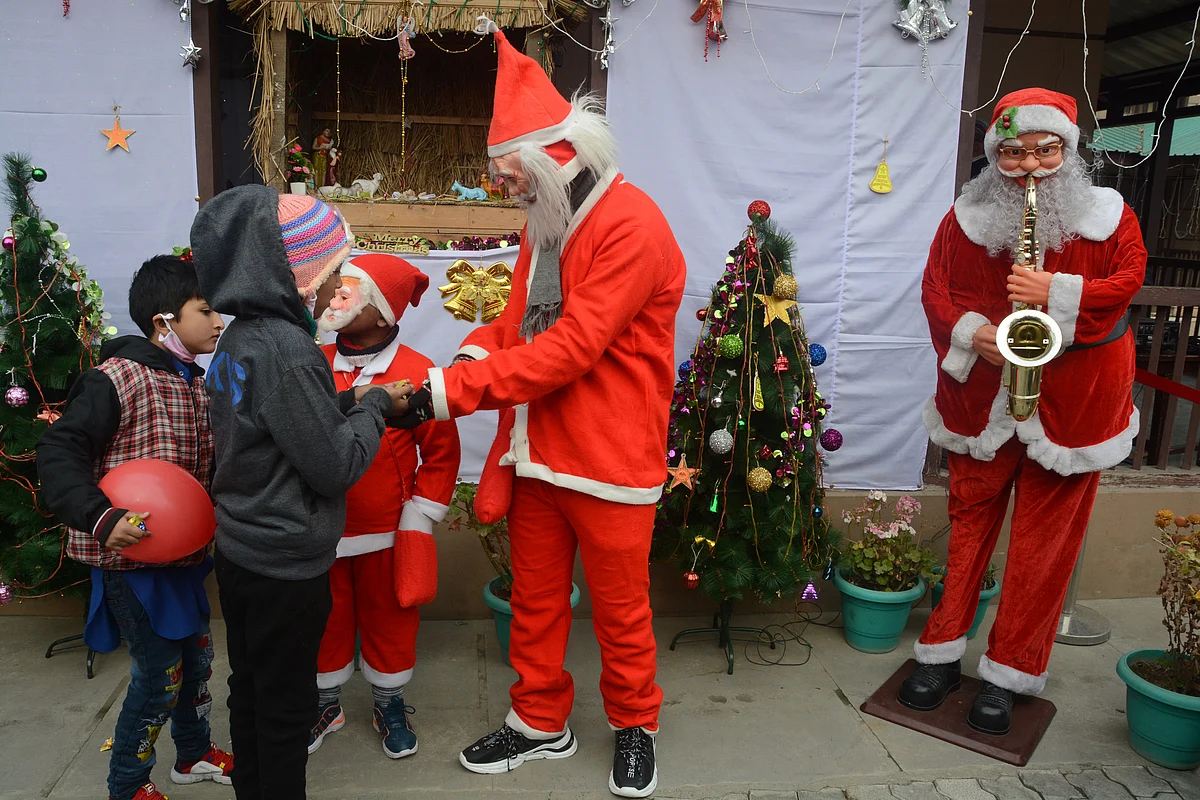 Tourism Deptt organises Christmas festivals at Gulmarg, Pahalgam
