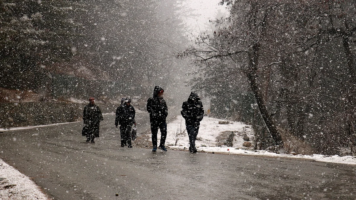 Cold wave eases in Kashmir due to cloud cover