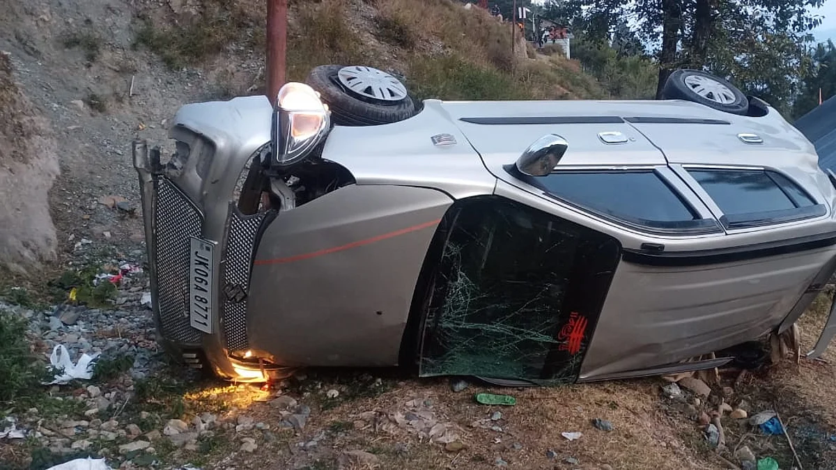 The accident took place near Gurudwara Bhagu Nala Batote at about 07:30 hrs this morning when the car bearing registration number JK 06 8771 was on its way from Bhaderwah to Jammu.