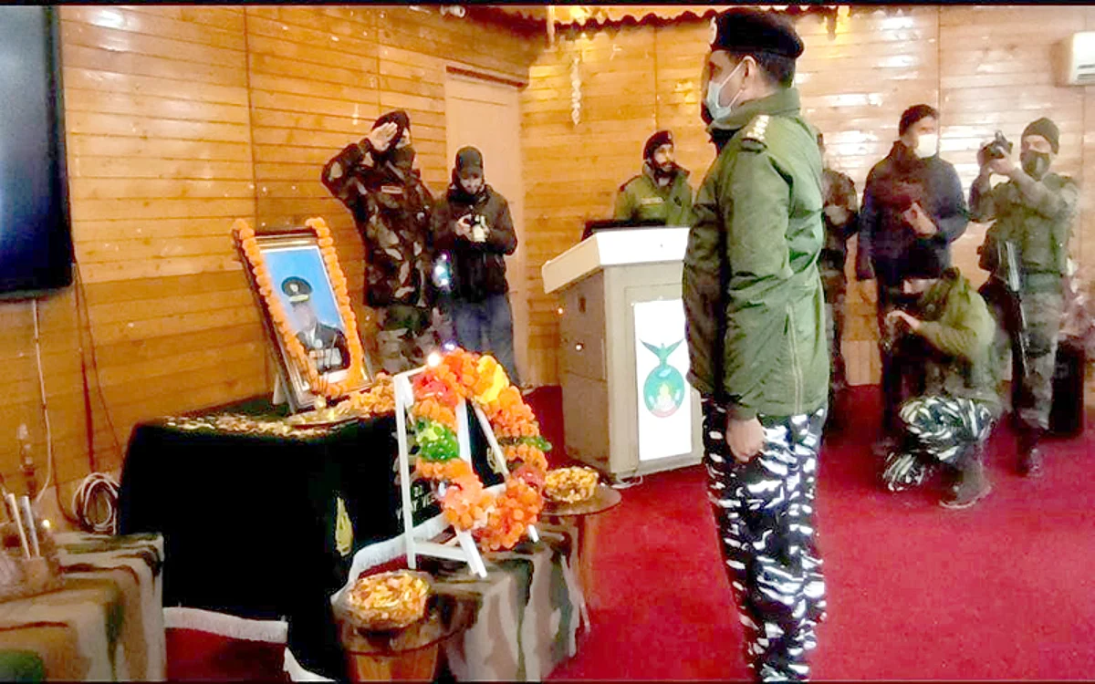 Army pays tribute to CDS Bipin Rawat at Sopore