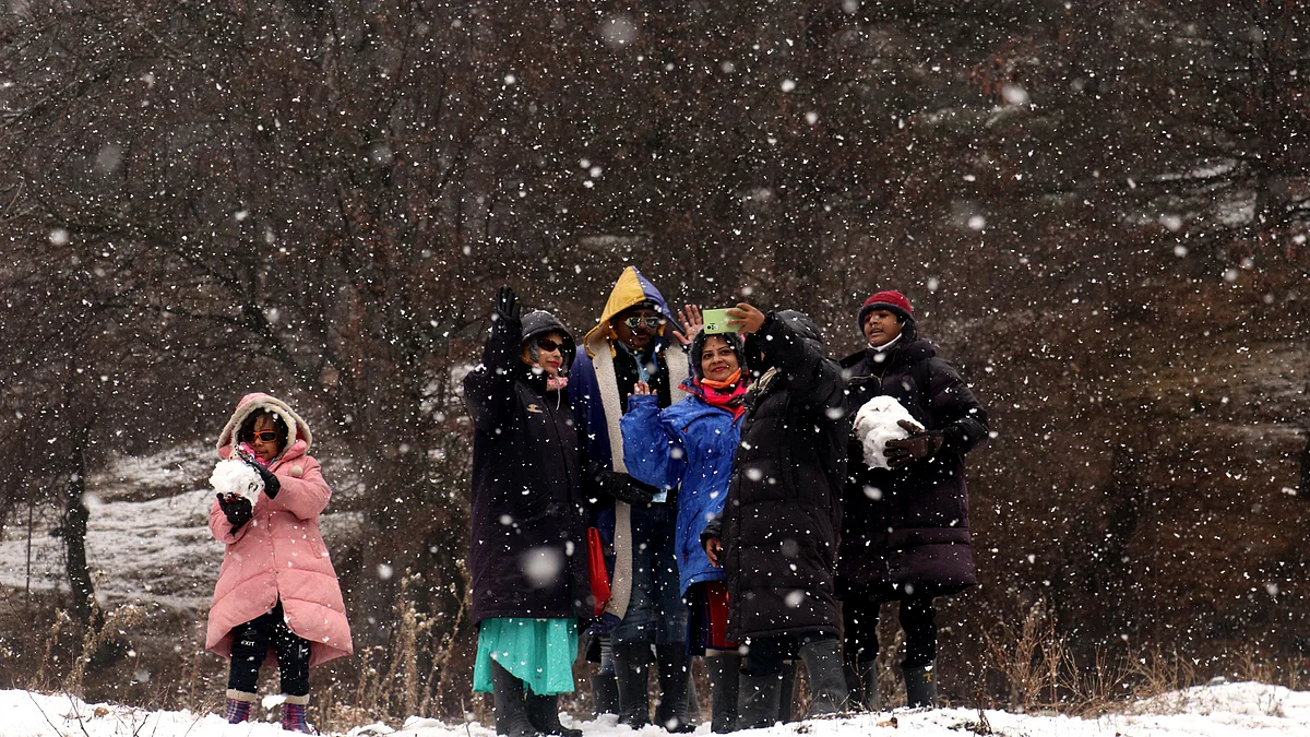 Night temperature dips across Kashmir amid snow forecast