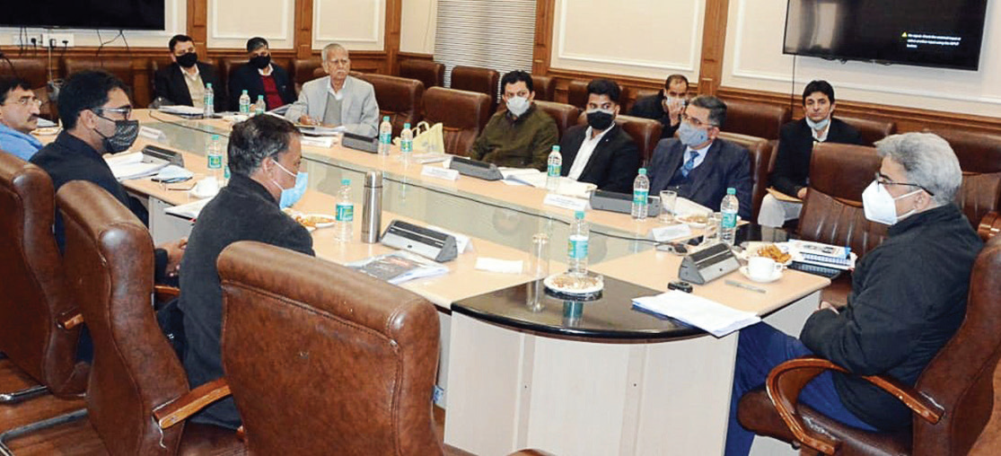 He impressed upon them to look for professionals like renowned economists, bankers or chartered accountants, who have satisfactory experience with them to take the job.