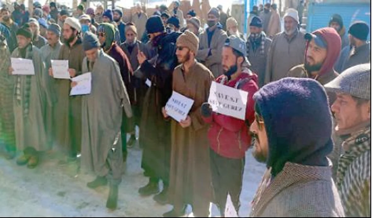 PRI members, locals stage protest in Gurez