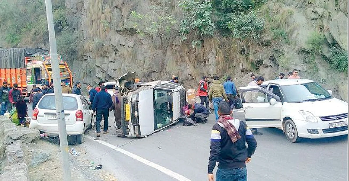 3 injured in highway accident