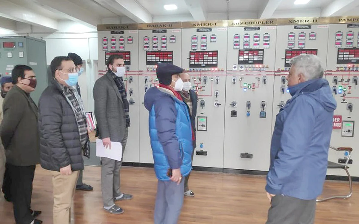 Principal Secy visits Grid Sub Station Cheshmashahi