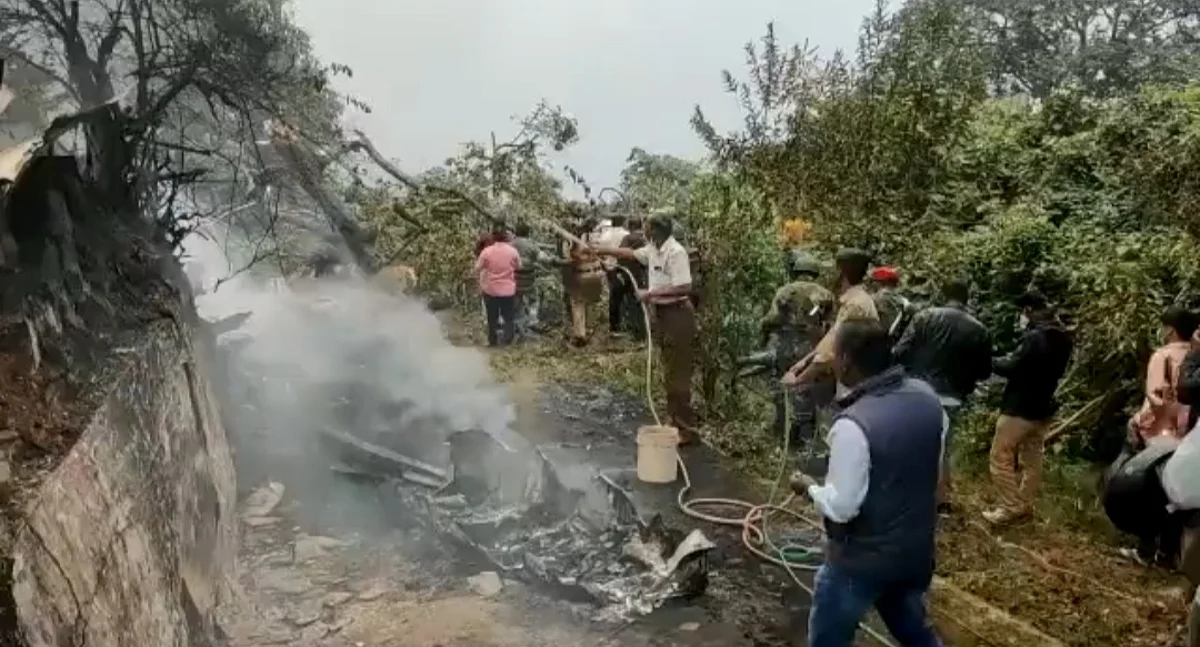 Army helicopter carrying senior defence officials crashes in Tamil Nadu