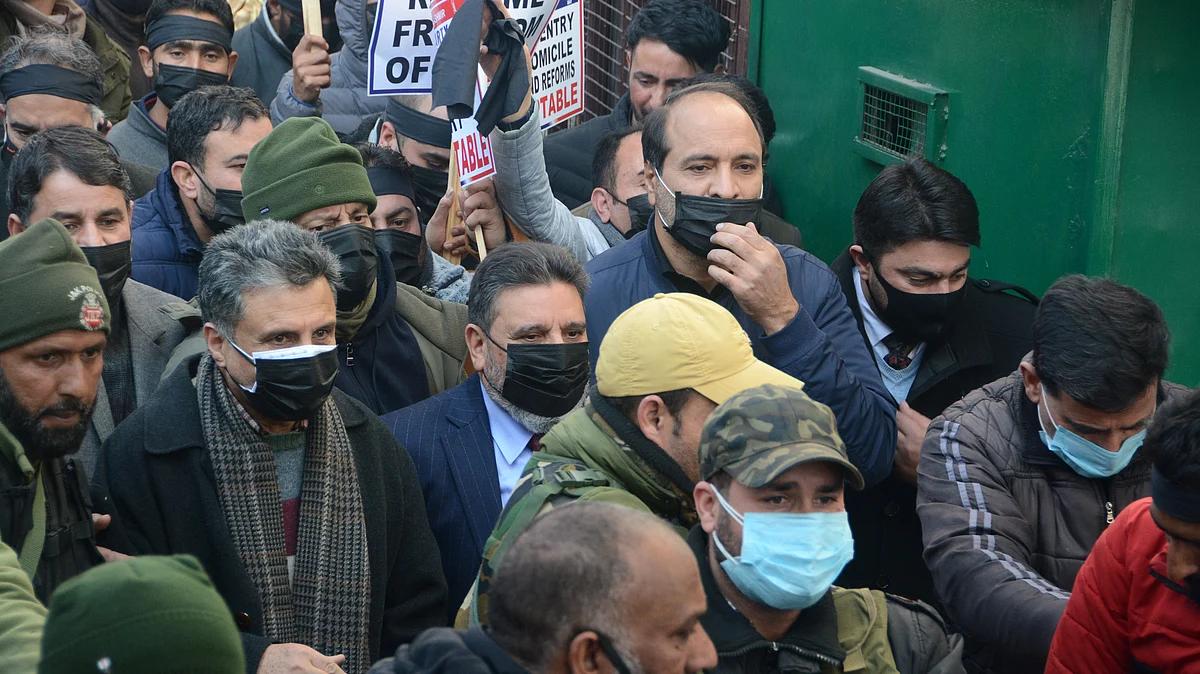 Apni Party holds silent protest against delimitation draft, Hyderpora killings, land laws, 'media censorship'