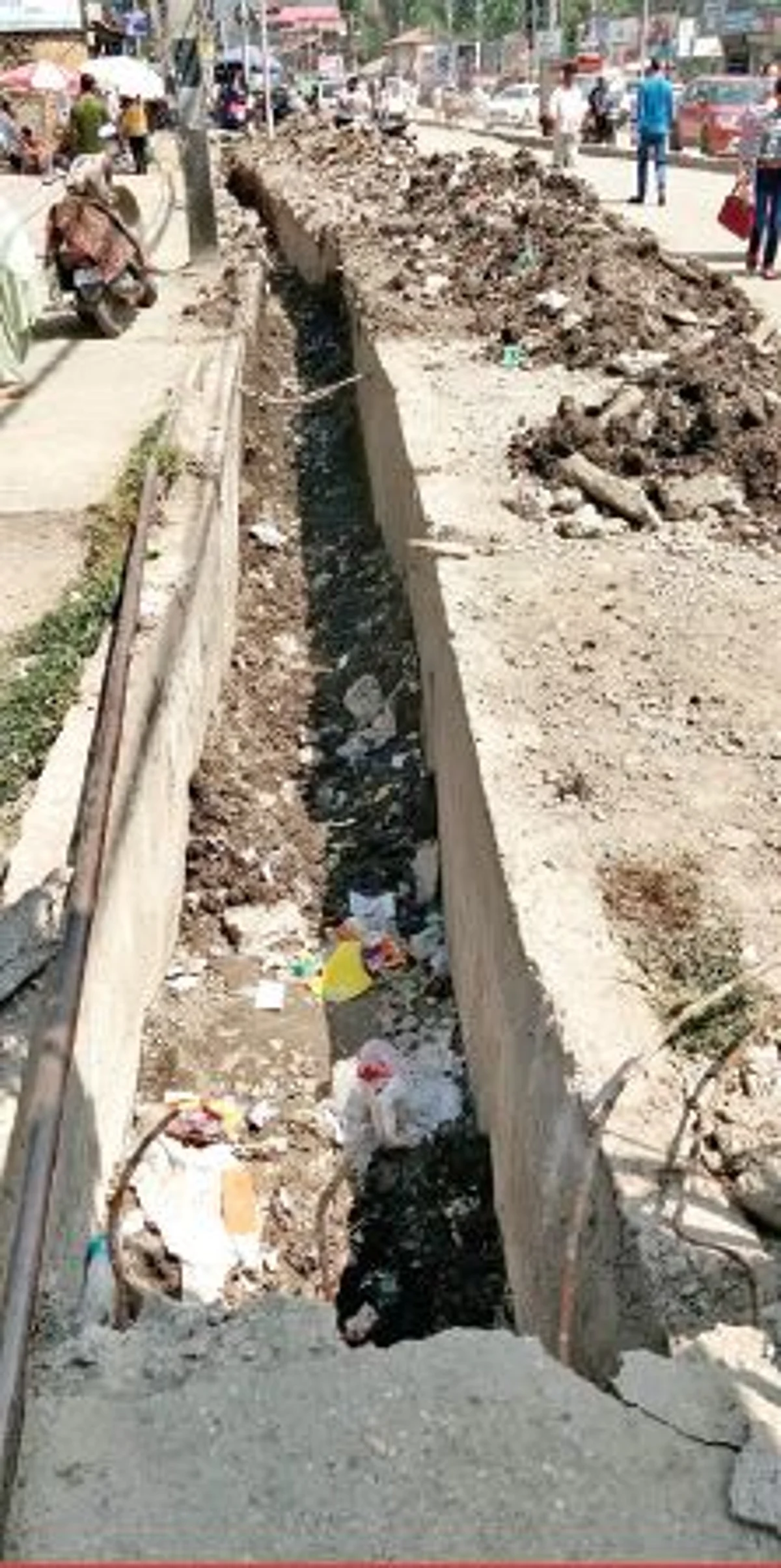 Open drain on Baramulla highway threat to commuters