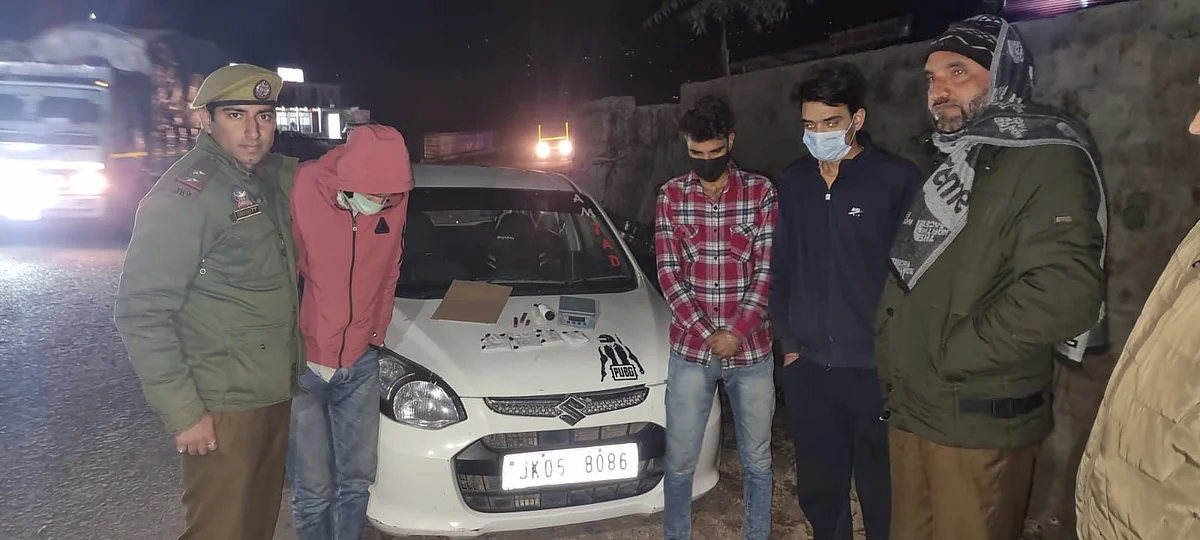 Trio held with 'heroin-like substance' in J&K's Batote
