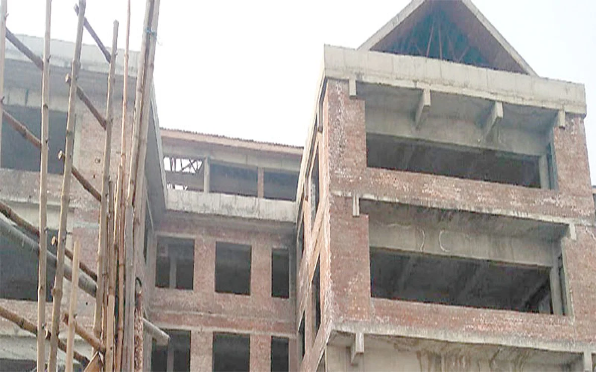 Anantnag shopping complex awaits completion for 17 years