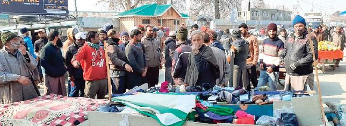 Street vendors stage protest in Sopore