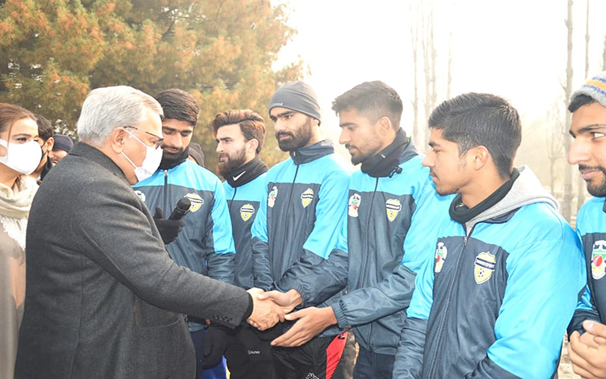 Advisor Khan flags off Downtown Sports Football team