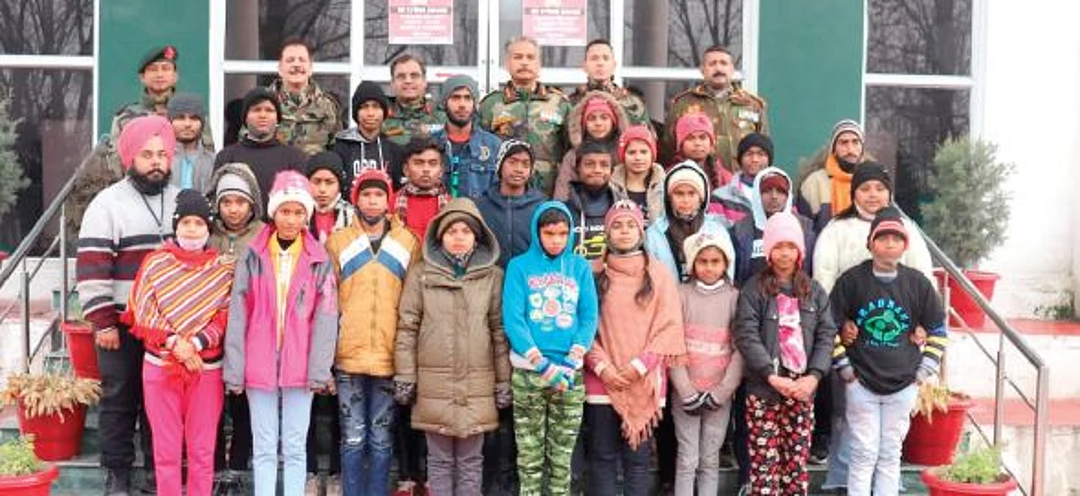 As per a press note, 25 students including 12 boys and 13 girls accompanied by three teachers from Jammu visited Kashmir from December 11 to 14.