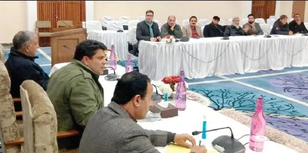 Secretary Tourism discusses tourism promotion with travel operators