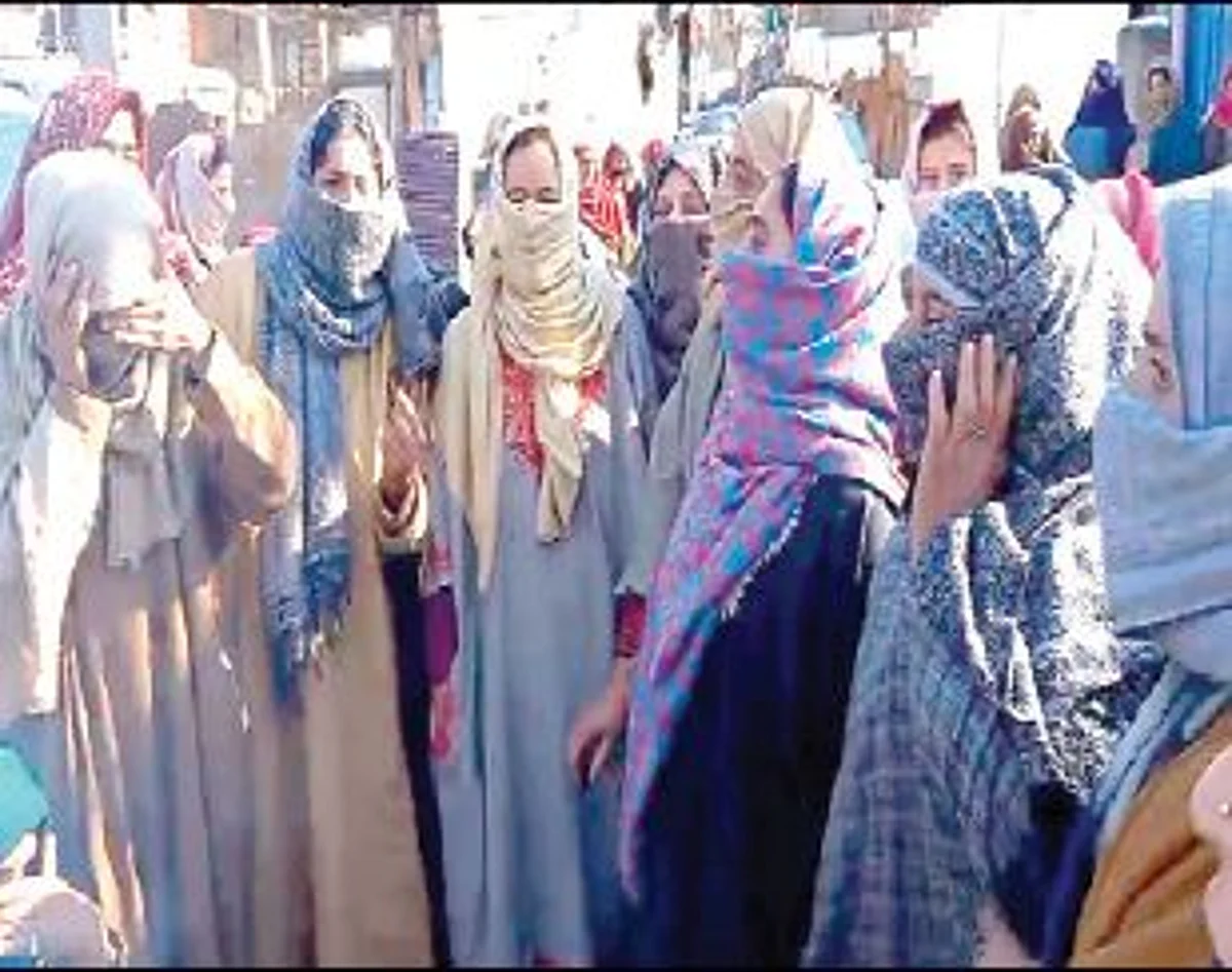 Kupwara villagers protest against lack of basic amenities