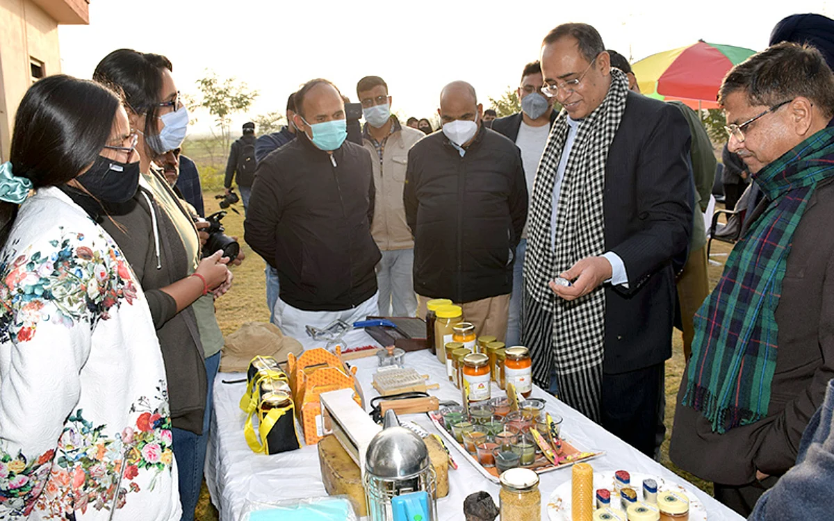 Principal Secy Rohit Kansal launches Kisan Call Center at SKUAST-J