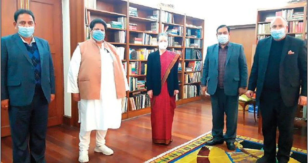 JKPCC leaders brief Congress chief about J&K situation