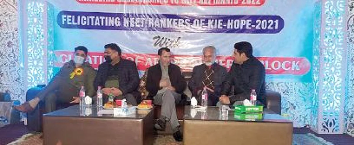 Div Com felicitates NEET toppers of KIE-HOPE