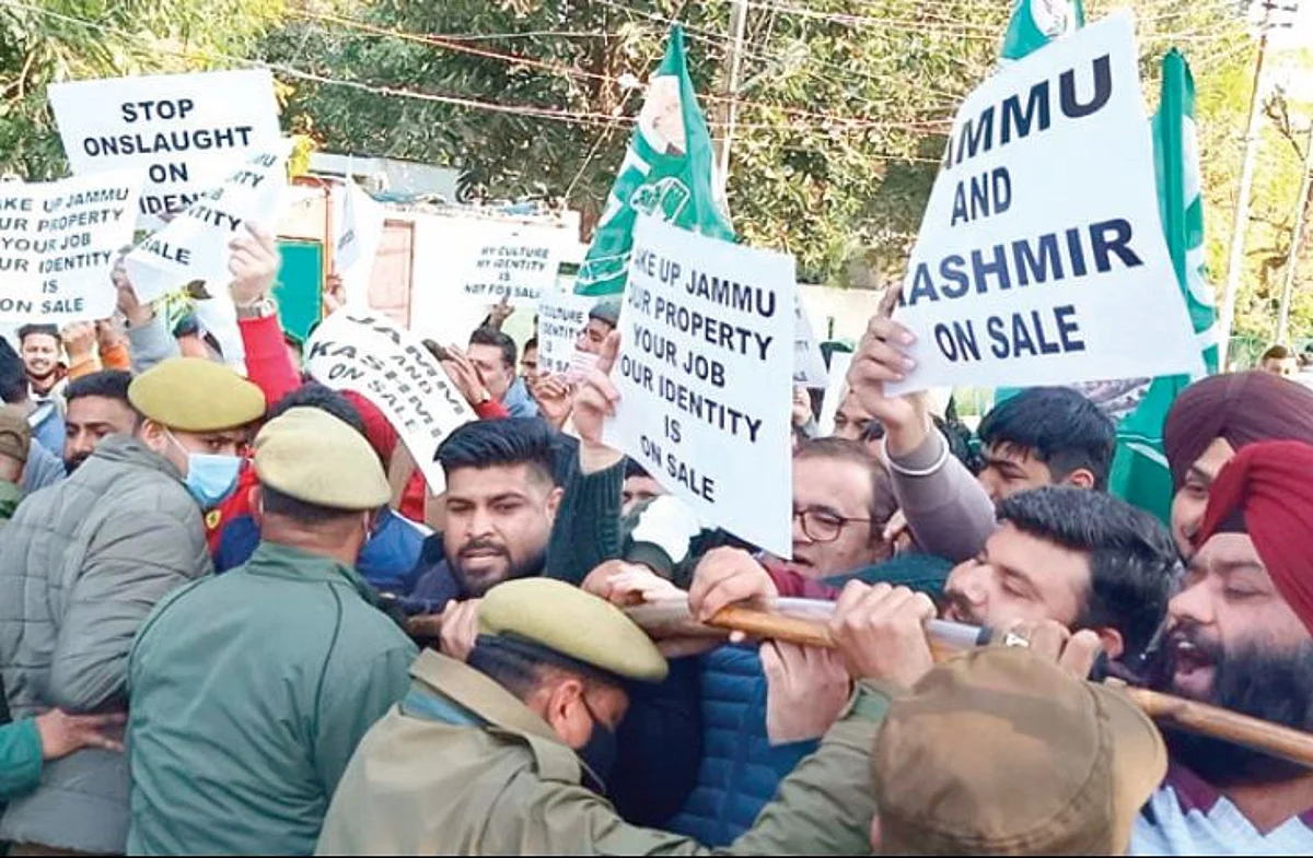 Police foil PDP’s march to Raj Bhawan