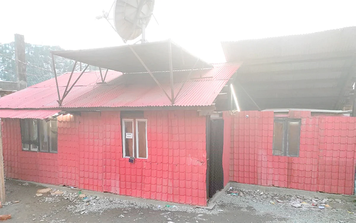 J&K Bank Tanghdar operates from tin shed; employees, customers suffer