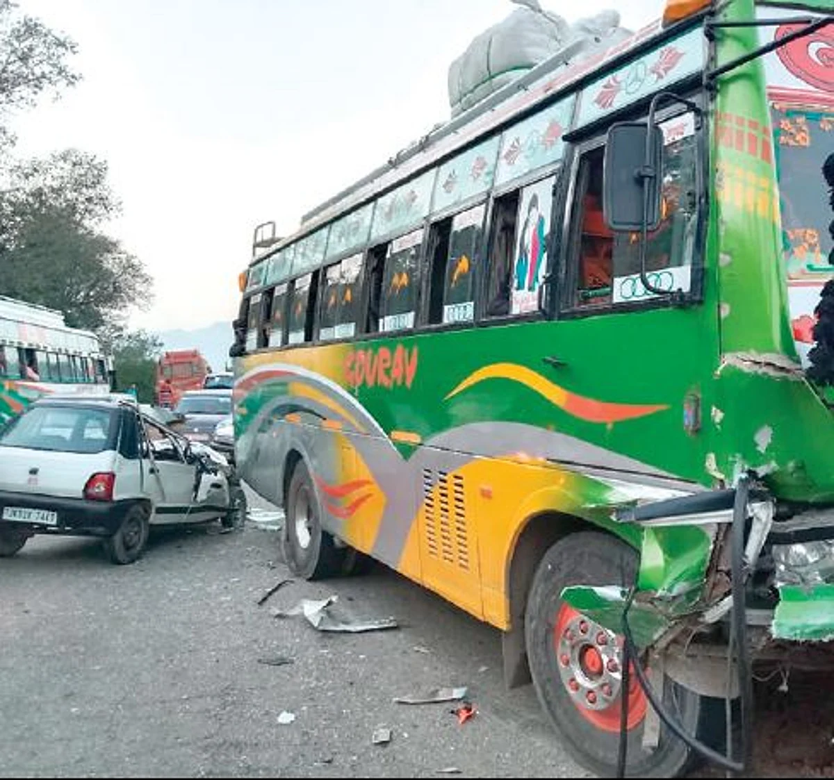 3 injured in Rajouri highway accident