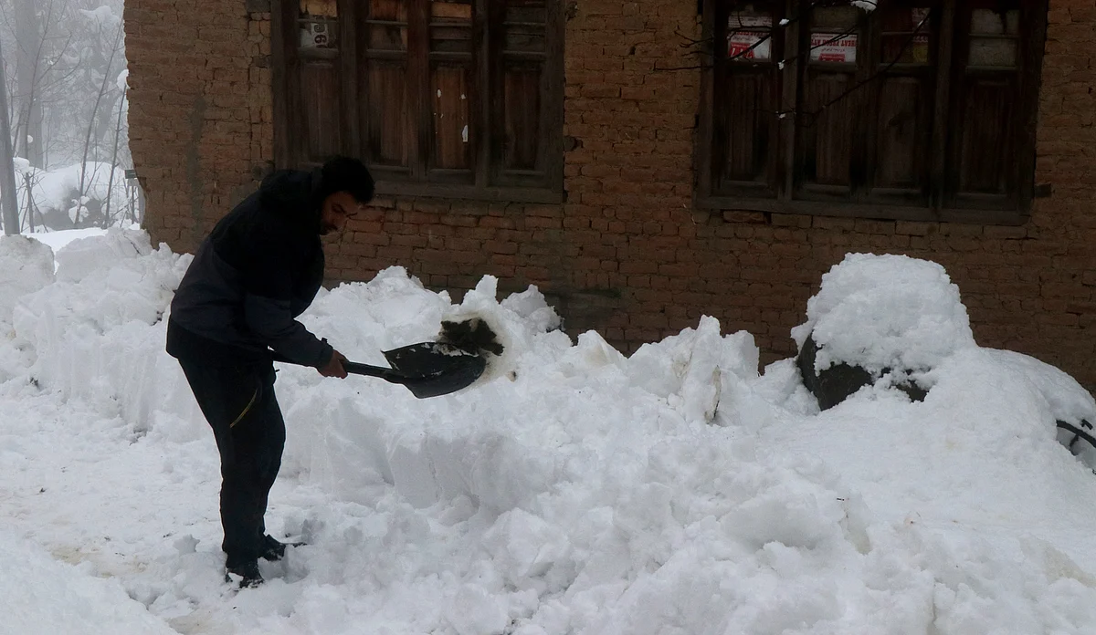 Snowfall causes damage to houses in Baramulla parts