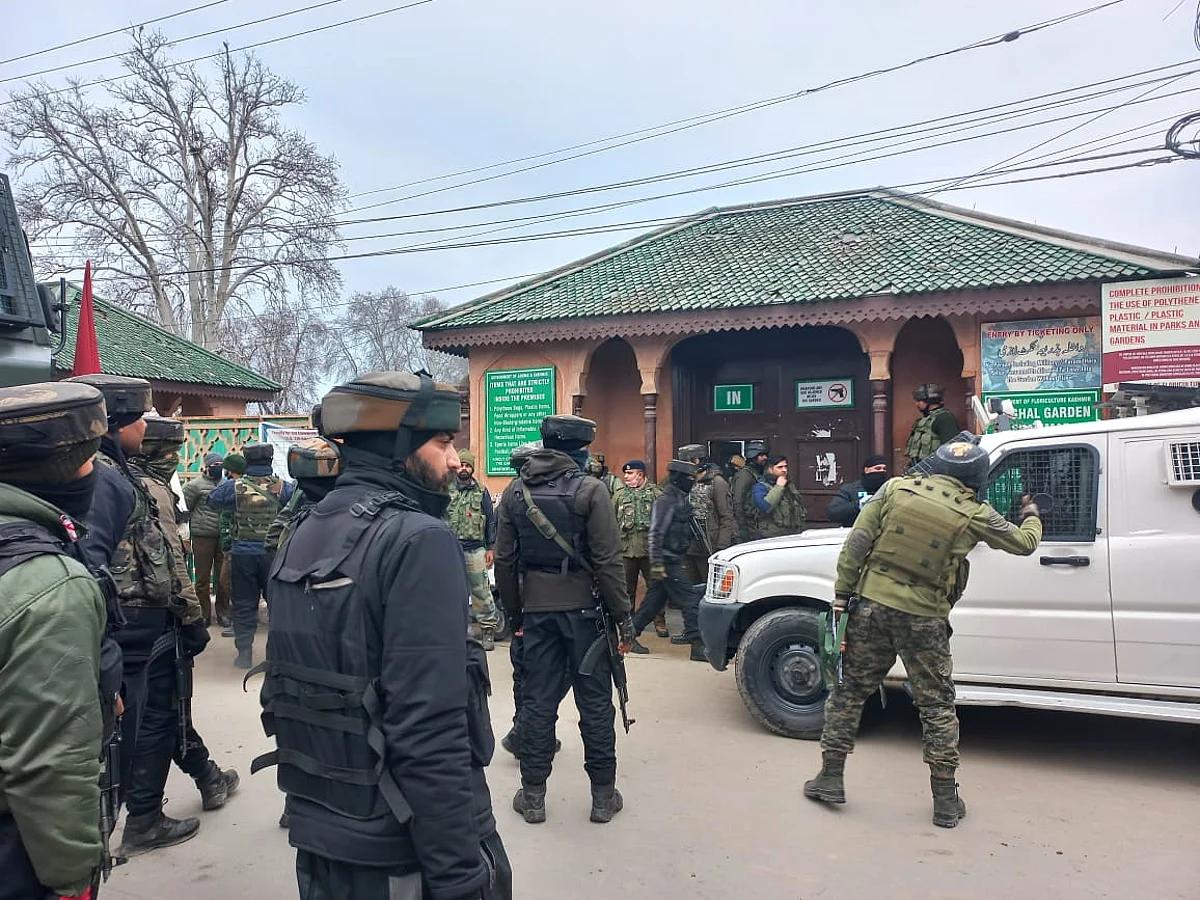 Army and police personnel near the gunfight site in Shalimar area of Srinagar on Monday January 3, 2021.