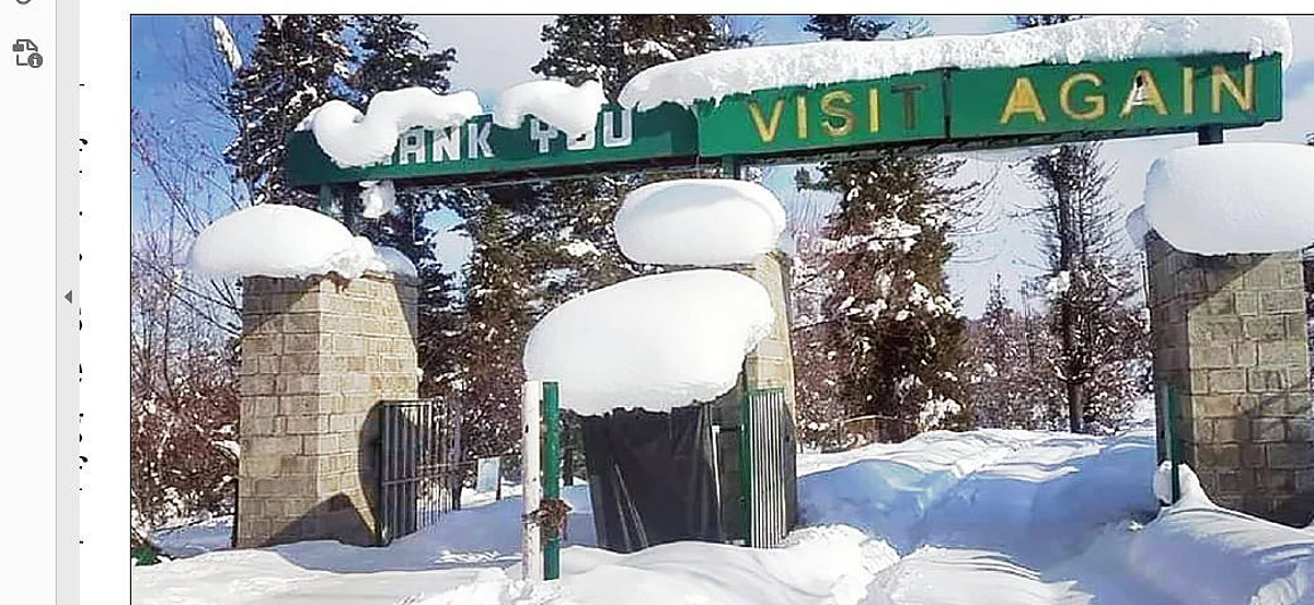 Doodhpathri Road continues to remain closed after snowfall