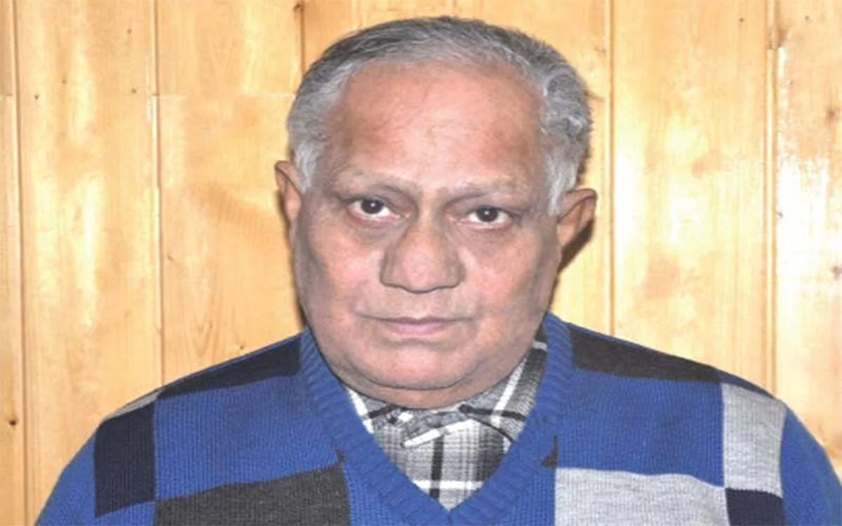 Info Deptt employees condole demise of Ali Muhammad Khan