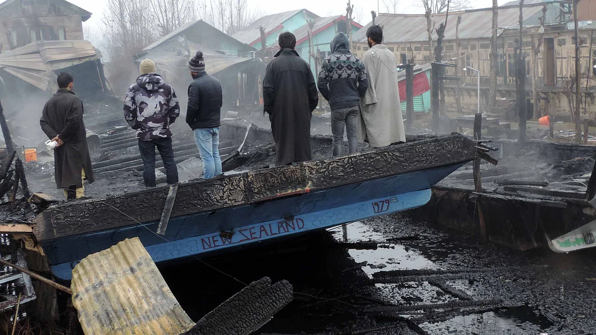 Dr Farooq Abdullah anguished at gutting of houseboats in Dal Lake