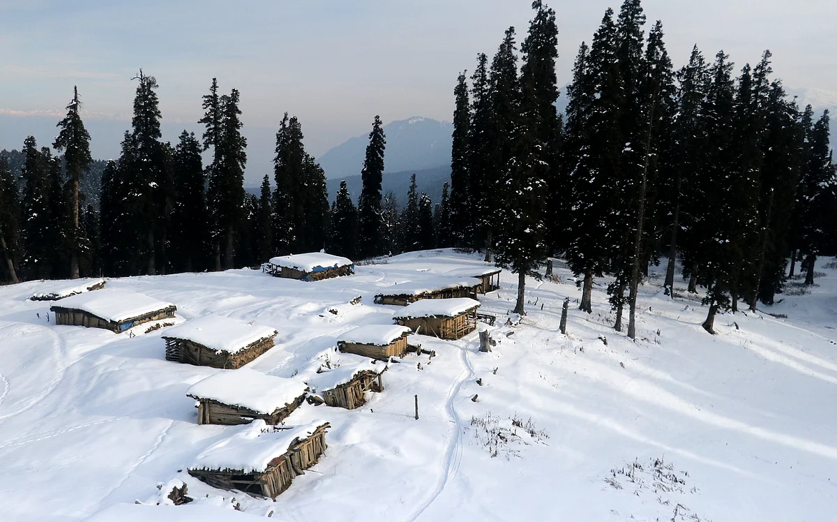Night temperature rises in Kashmir amid fresh rains, snowfall