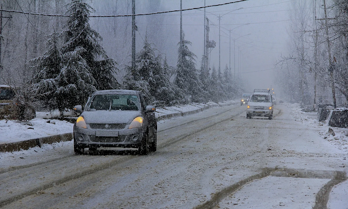 Weather to improve by evening in Kashmir, says MET