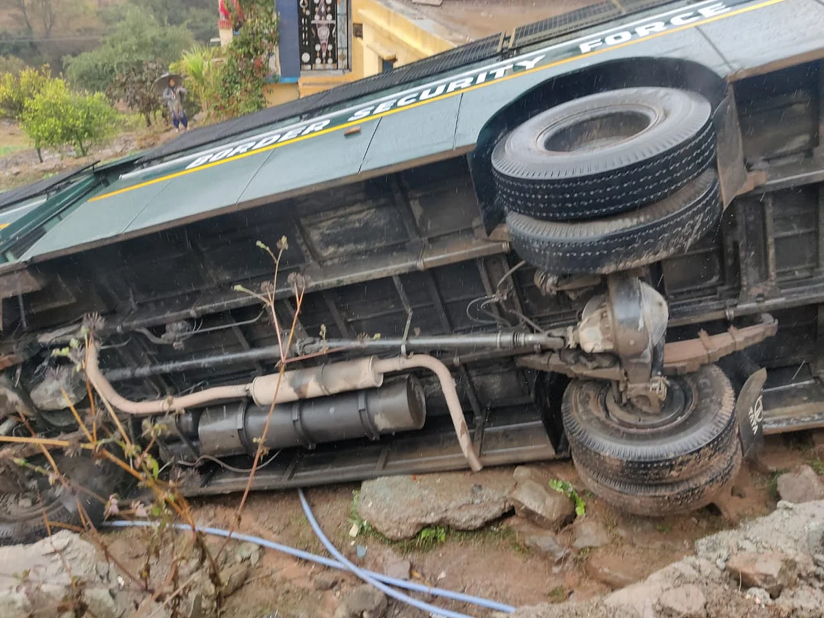 Several BSF personnel injured after bus overturns on Rajouri-Jammu highway