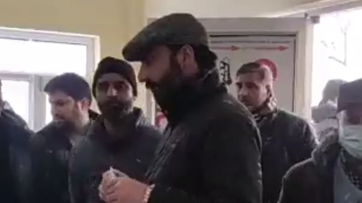 MD KPDCL visits Srinagar, Budgam areas to review power restoration