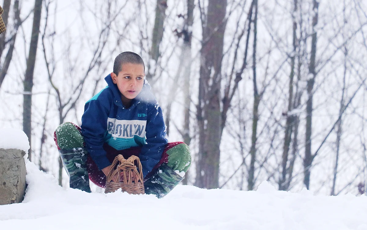 Sub-zero temperature at most places in Kashmir, Gulmarg freezes at minus 10°C