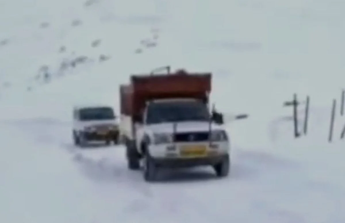 BRO rescues civilians stuck on snow-bound Gurez road