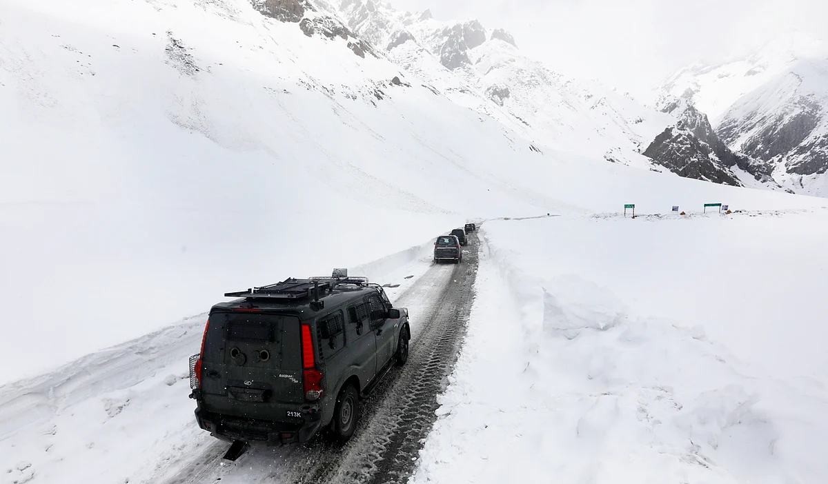 Srinagar-Leh highway closed