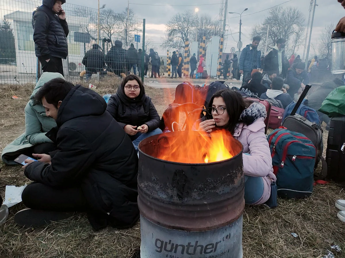 Indian students stuck at Ukraine-Romania border due to Russia-Ukraine war.