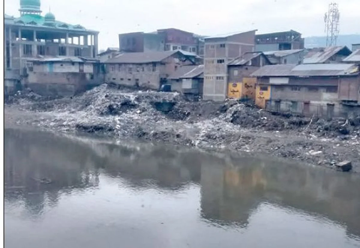 Among the dumping waste include polythene bags and plastic bottles which have been the main source of waste, considered extremely dangerous for the environment.