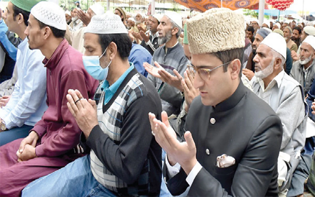 Mayor reviews arrangements at Hazratbal ahead of Eid-ul-Fitr
