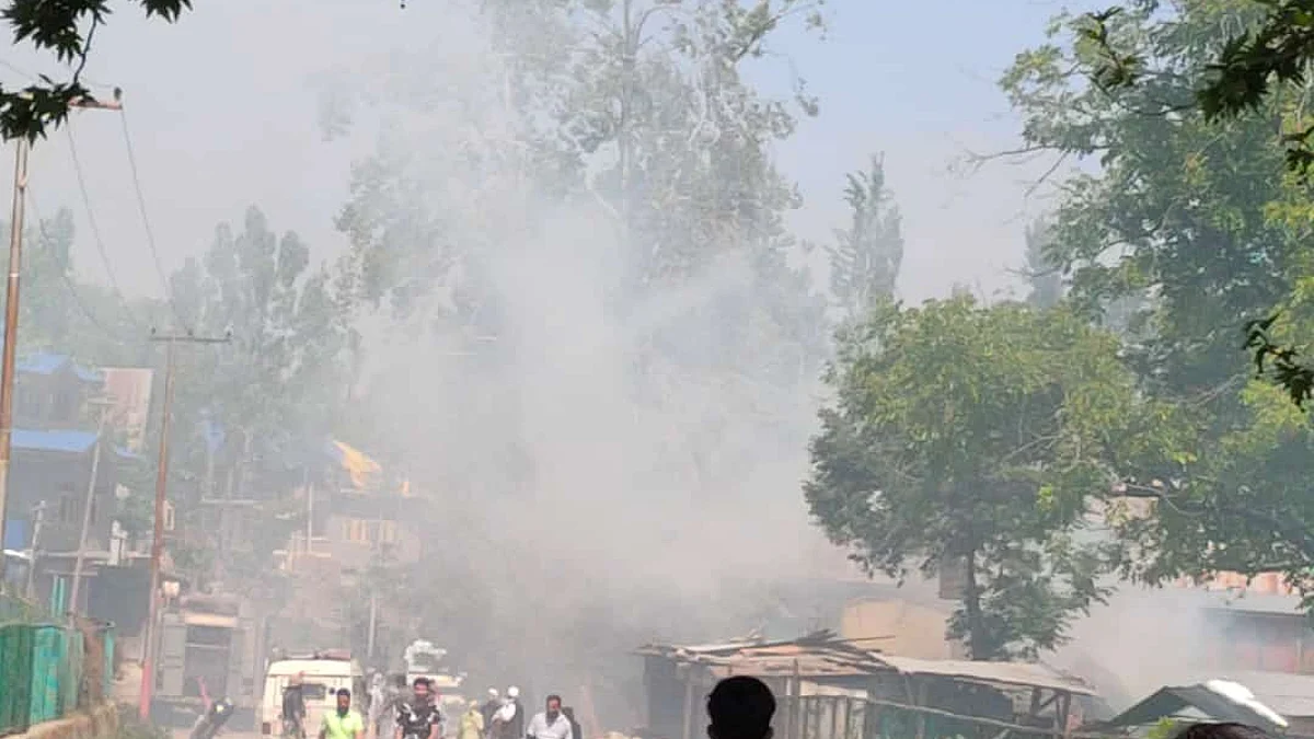 All the policemen have minor injuries and are being treated, an official said