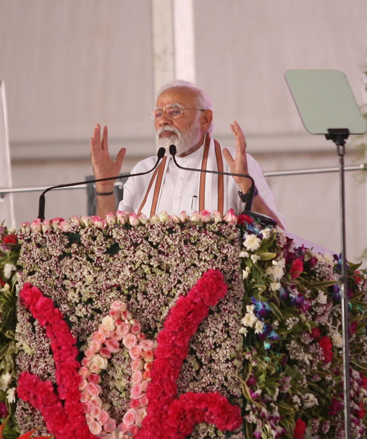 Earlier during the function, a poor sound system irked both the media persons and the crowd. Even the dignitaries seemed not to be very happy with it.