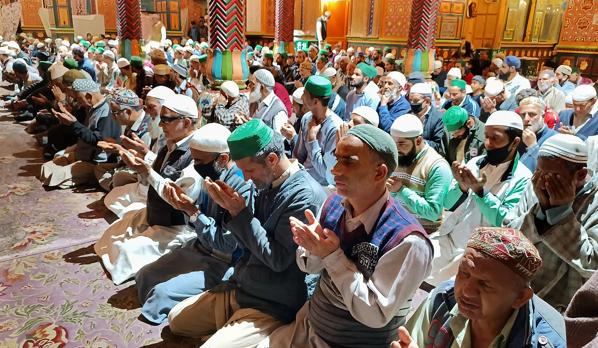 Political leaders greet people on Shab-e-Qadr, Jumat-ul-Vida