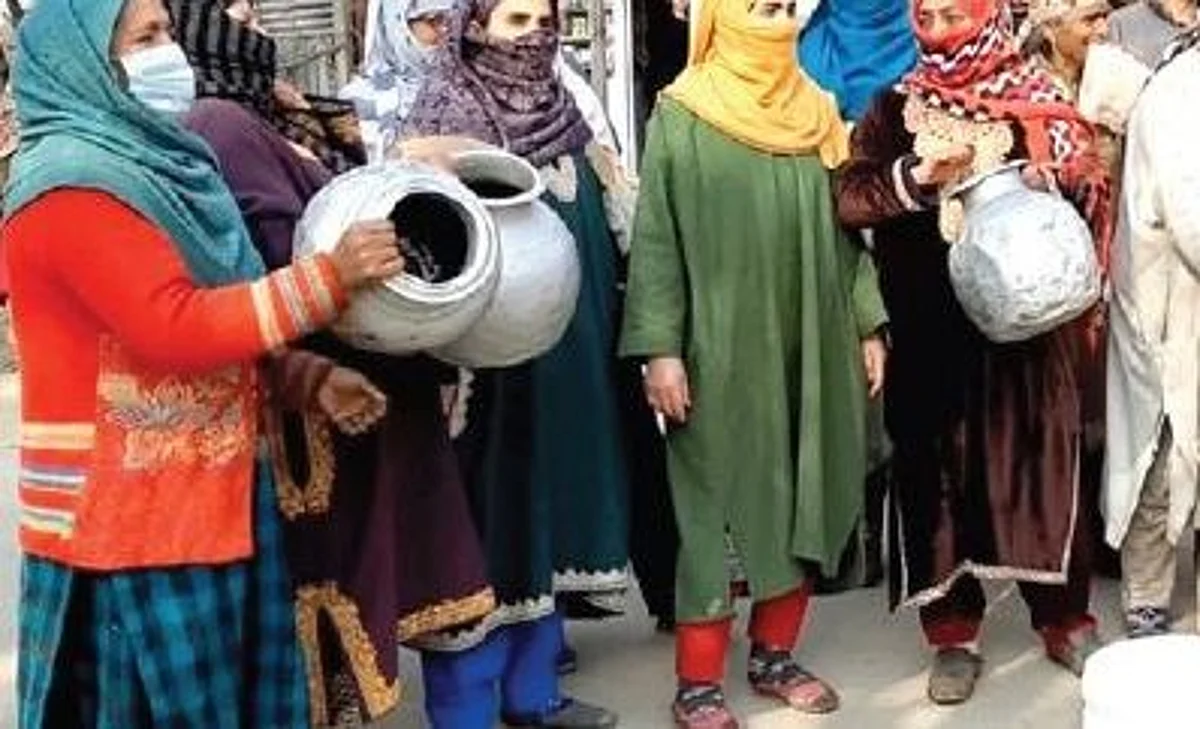 Water shortage triggers protest in Sopore