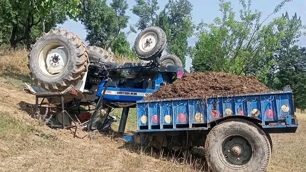 Two killed as tractor turns turtle in south Kashmir's Pampore