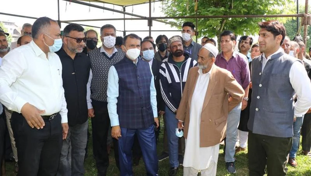 Nitishwar Kumar visits Hazratbal, Makhdoom Sahab (RA) shrine to oversee Eid arrangements
