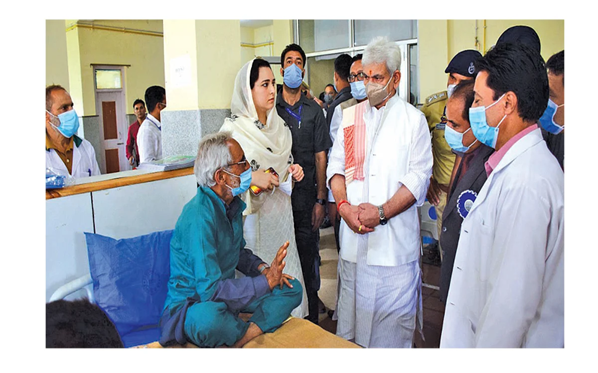 LG visits Sub-District Hospital Sopore