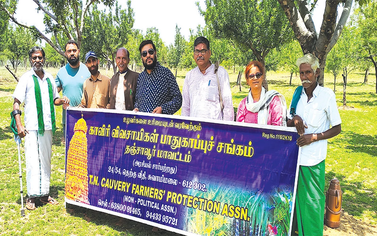 Kisan leaders meet aggrieved Kashmiri farmers !