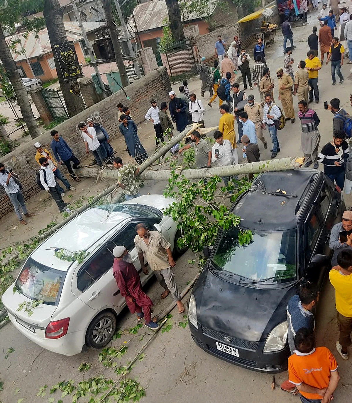 Gusty winds, cloudburst claim 4 lives in Kashmir