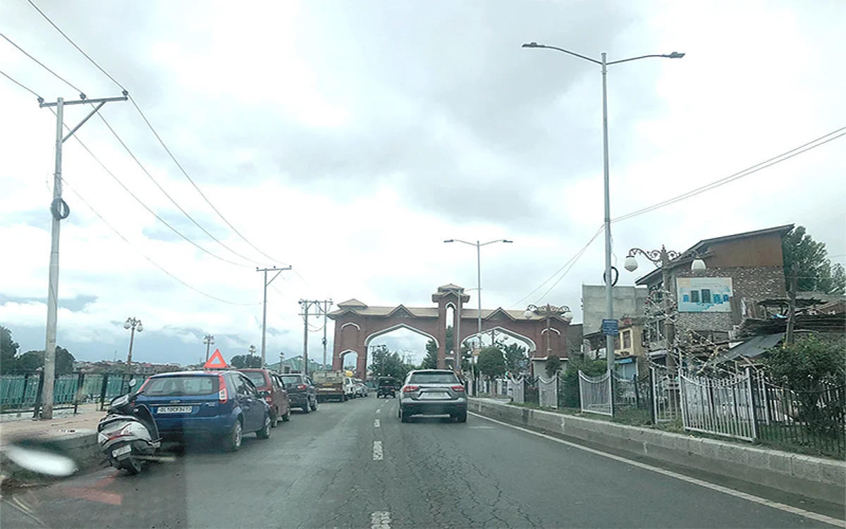 Defunct street lights in Babdemb pester locals, PDD cites 'lack of bidders'